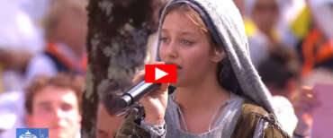 Chi è Eva Molenmaker, la “pastorella” di 13 anni che ha incantato Papa Leone a Lourdes (video)