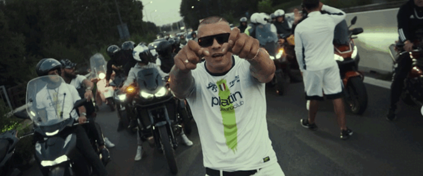 Bloccò il traffico sulla Milano-Meda per girare un video: espulso il rapper moldavo Bratan. Mai più in Italia