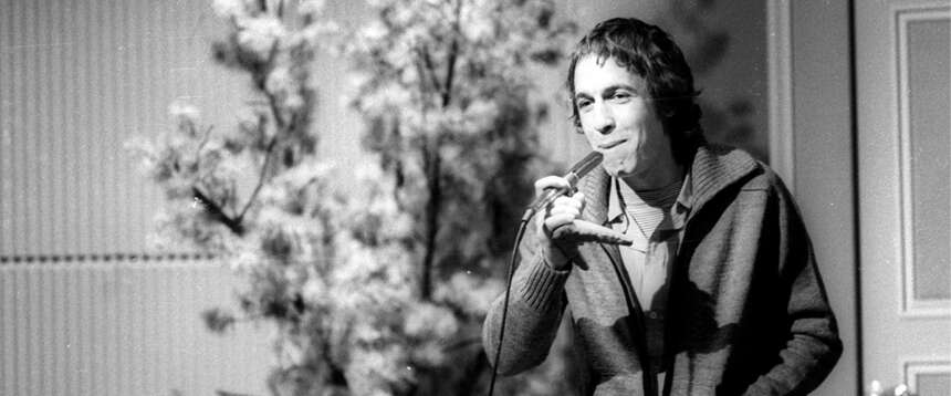 Verdelli racconta il breve “viaggio” di Rino Gaetano con inediti e appunti privati. Il 9 settembre su Rai3