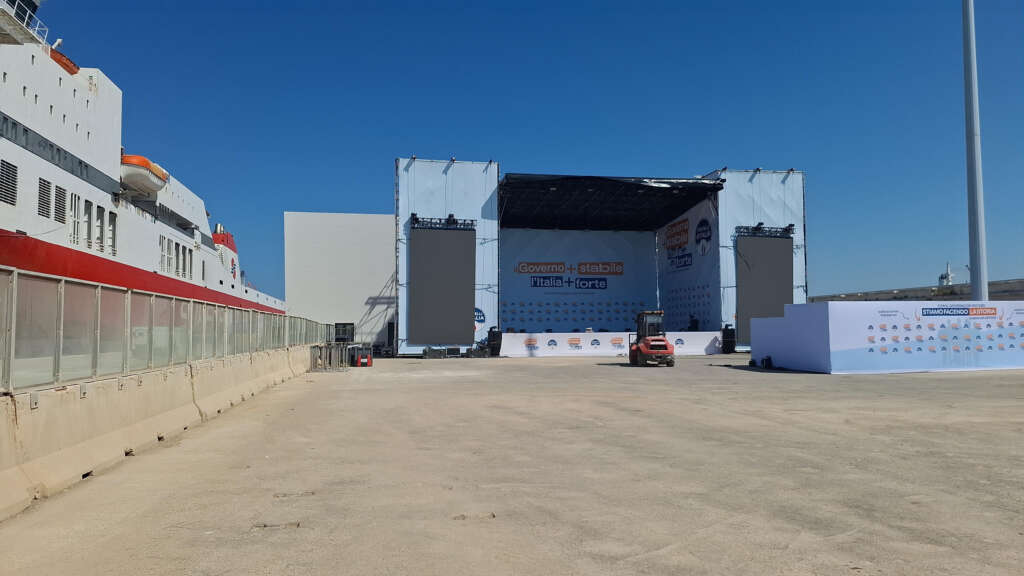 Tutto pronto a Bari per la festa del governo: entusiasmo tra la gente, nelle piazze e nei mercati. I numeri dell’evento (fotogallery)