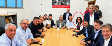 Tredici uomini, una sola donna: è il “campo maschio” di Palermo. Una fotografia umilia il centrosinistra