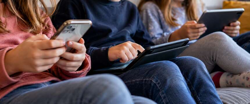 Smartphone, social e ia: al “Bambino Gesù” di Roma apre l’ambulatorio per le dipendenze digitali di bambini e adolescenti