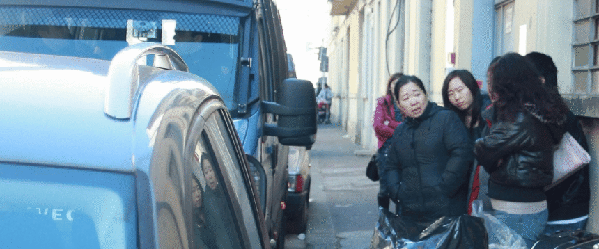 ufficio immigrazione Prato rissa