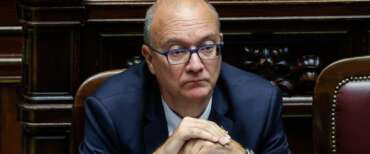 Busta con proiettile e lettera minatoria al ministro Valditara. Meloni: «Vili atti intimidatori che non possono trovare spazio in una democrazia»
