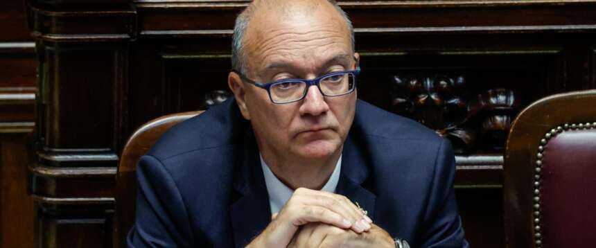 Busta con proiettile e lettera minatoria al ministro Valditara. Meloni: «Vili atti intimidatori che non possono trovare spazio in una democrazia»