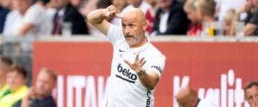 C’è un Italiano che fa sognare Istanbul: tifosi del Besiktas cantano Toto Cutugno (video)
