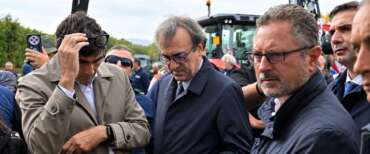Bonelli e Fratoianni, gita elettorale da comica: cercano l’applauso ma gli autotrasportatori li fanno neri (video)
