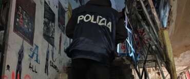 Bari come Milano, il piano dei giovanissimi per assaltare i negozi del centro. Blitz della Digos