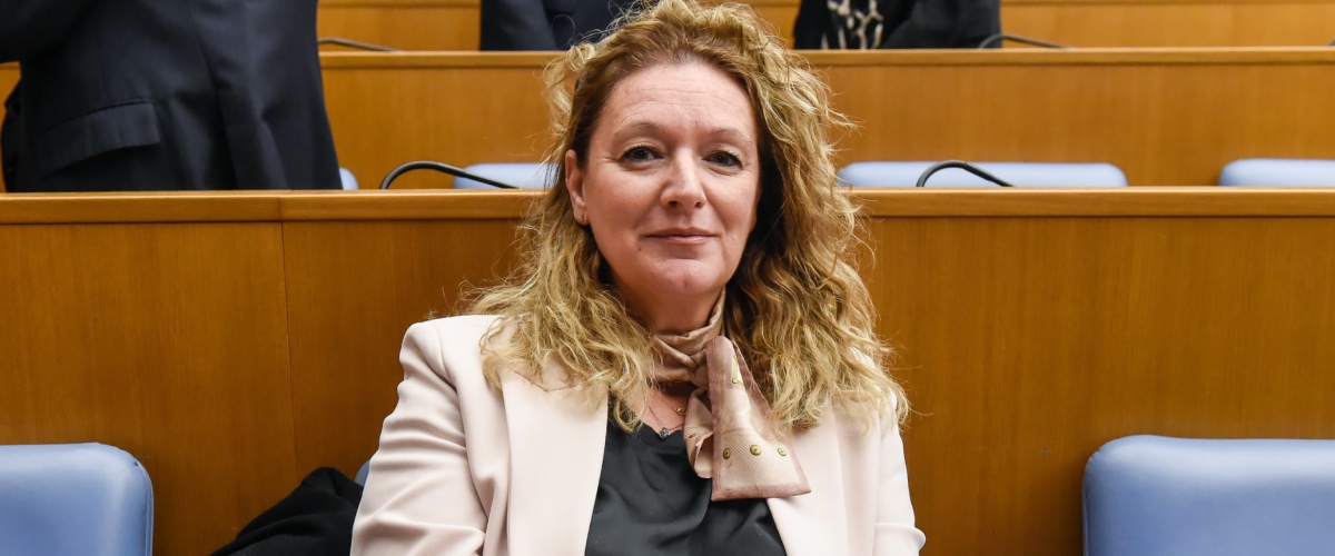 Prato, l’ex vicesindaca dem Bugetti rinviata a giudizio per corruzione: si mette male per il Pd