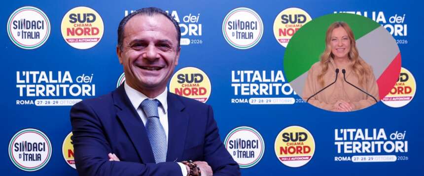 Meloni battezza Sud chiama Nord: “Voi sindaci siete gli eroi della politica”. Cateno De Luca sorride e ringrazia