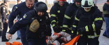 Orrore a Dnipro, droni russi sulla stazione: 13 morti. Fazzolari: «Vicinanza al popolo ucraino per l’ennesima strage di innocenti»
