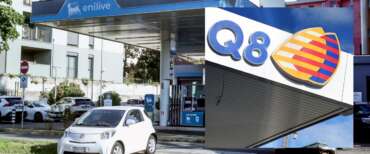 Carburanti, doppia buona notizia: Eni proroga il tetto ai prezzi fino a fine anno, anche Q8 disponibile