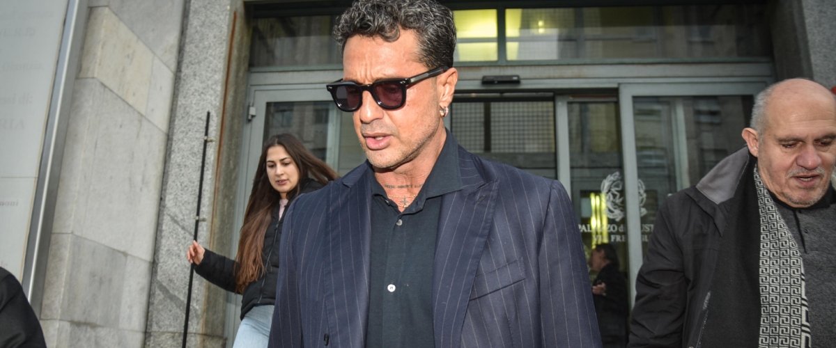 fabrizio corona botte sotto casa con rapina caccia ai sei aggressori spunta un indizio da Secoloditalia.it fabrizio corona botte sotto casa con rapina caccia ai sei aggressori spunta un indizio