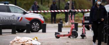 Terrore in Francia, spara all’impazzata dall’auto: un morto e 5 feriti, colpita anche una bambina. Si indaga per terrorismo