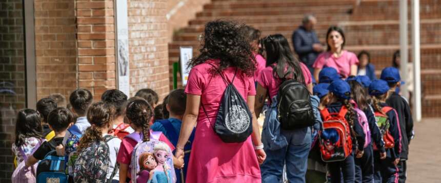Libri gender negli asili di Bologna, la denuncia dei genitori. Bignami: “Violate le norme Valditara, presenteremo esposti”