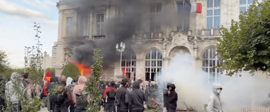 Limoges municipio fiamme