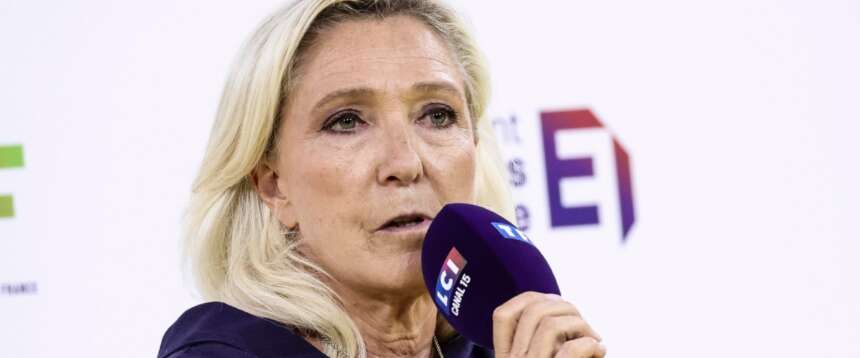La Francia brucia, Marine Le Pen pensa a un nuovo piano economico, mentre Macron si preoccupa dei missili
