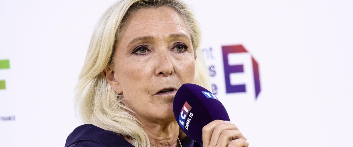 la francia brucia marine le pen pensa a un nuovo piano economico mentre macron si preoccupa dei missili da Secoloditalia.it la francia brucia marine le pen pensa a un nuovo piano economico mentre macron si preoccupa dei missili
