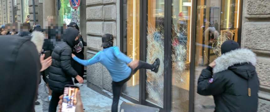 Scontri a Milano, indignazione e rabbia: la risposta dei sindaci di FdI, il tributo di De Corato alle divise