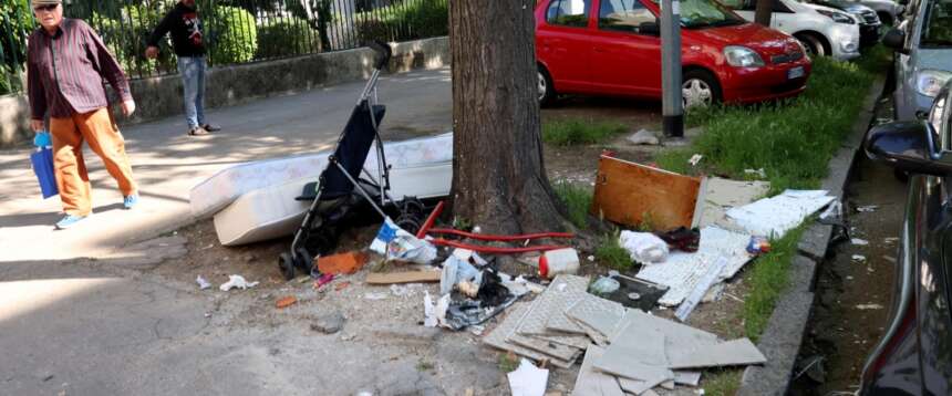 Milano, palazzina occupata tra degrado e paura e l’indifferenza di Sala e giunta: la denuncia della Lega con Sardone e Solazzo