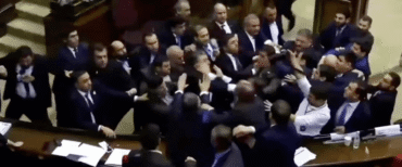 RISSA PARLAMENTO ARMENO