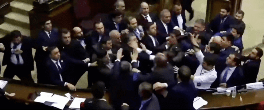 RISSA PARLAMENTO ARMENO