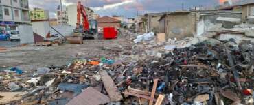 Roma, i cittadini sventano l’occupazione di un cantiere a San Lorenzo: bloccati i Rom, mistero sul ruolo di un prete