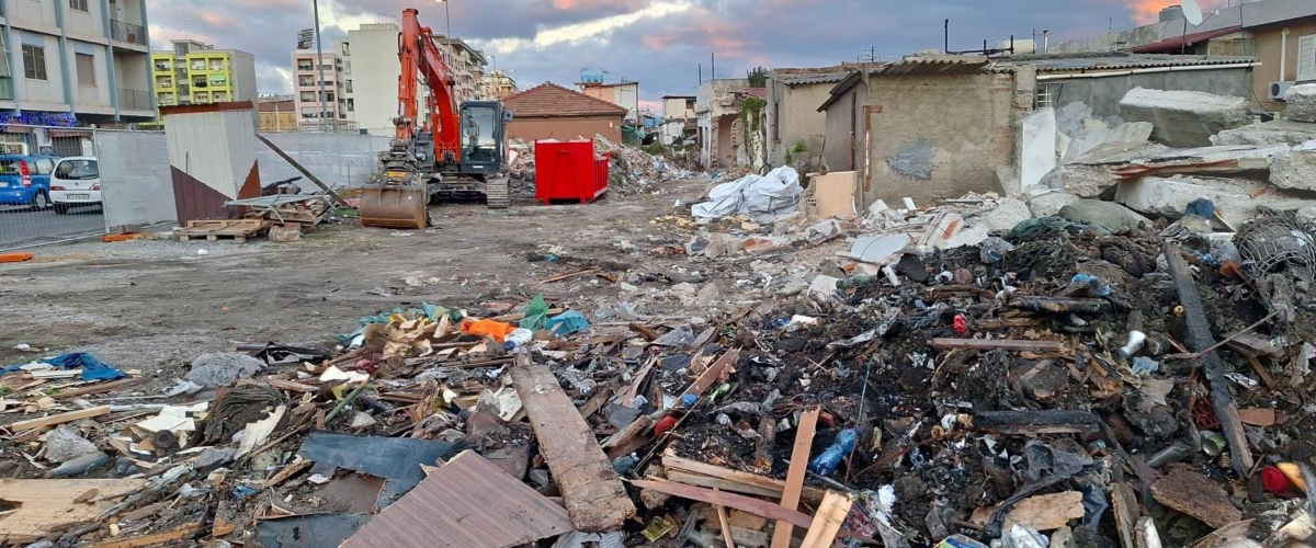 roma i cittadini sventano l8217occupazione di un cantiere a san lorenzo bloccati i rom mistero sul ruolo di un prete da Secoloditalia.it roma i cittadini sventano l8217occupazione di un cantiere a san lorenzo bloccati i rom mistero sul ruolo di un prete