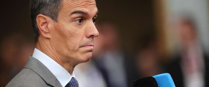 Spagna, tira un’ariaccia per Sanchez: il centrodestra vola nei sondaggi, Pp e Vox verso la maggioranza assoluta