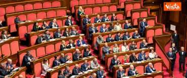 Meloni infiamma il Senato: «Non rimpiango il Muro di Berlino o i carri armati russi». Standing ovation (video)