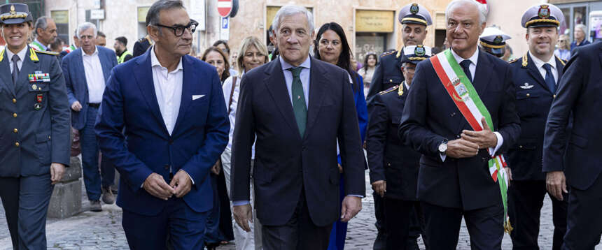 Paura per Tajani: malore e controlli in ospedale. La replica a Renzi è da leone: “Il centro non sta a sinistra”