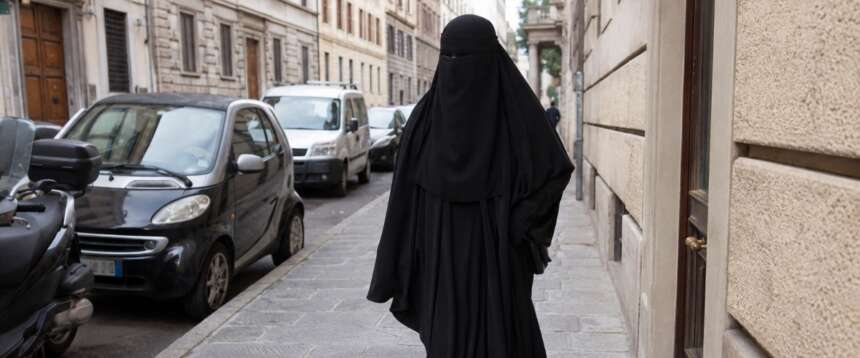 Tribunale islamico a Padova, giallo sui fondi dei donatori: i nomi sono stati coperti dagli omissis “per privacy”