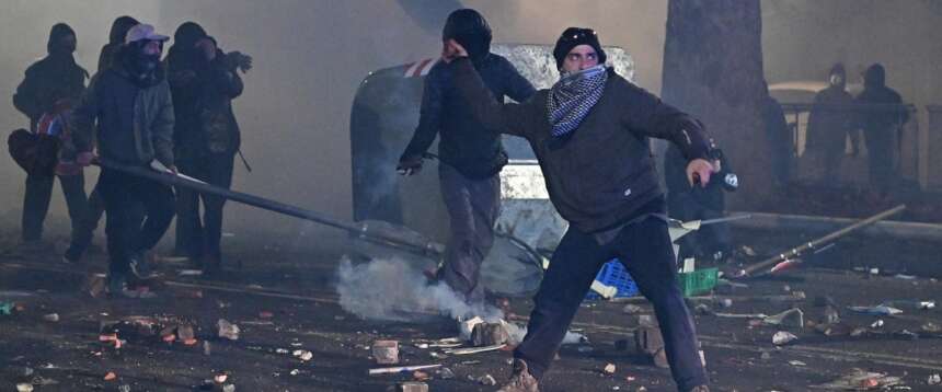 Tempi duri per i violenti rossi: chieste 19 misure cautelari per gli scontri al corteo per Askatasuna
