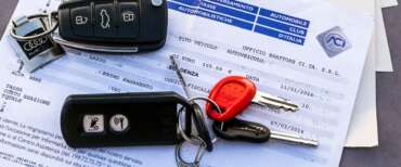 Bollo auto, si allarga la platea di chi non pagherà nel 2027. FdI rilancia, Tajani vuole cancellarlo per tutti