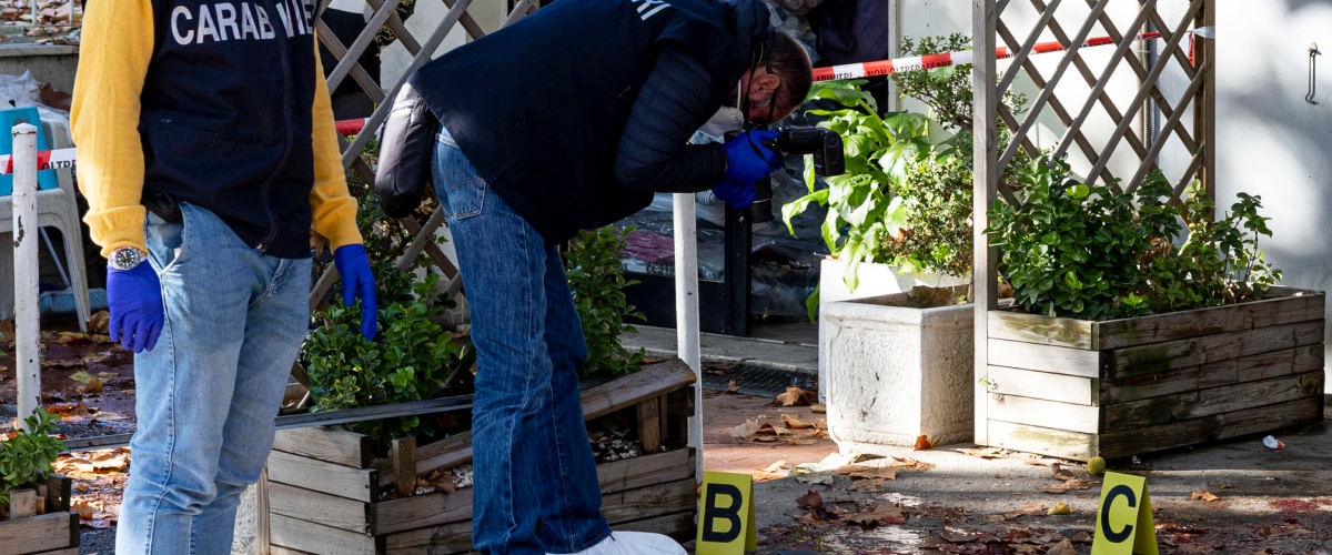 roma est 15 attentati e una nuova notte di fuoco bomba sotto casa di un imprenditore autosalone devastato da Secoloditalia.it roma est 15 attentati e una nuova notte di fuoco bomba sotto casa di un imprenditore autosalone devastato