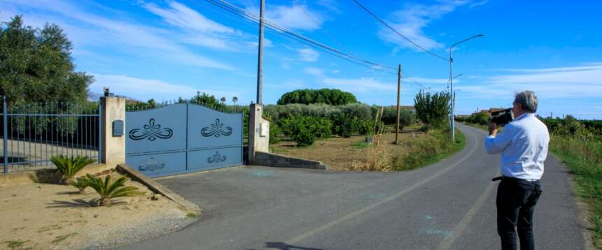 ‘ndrangheta, agguato in Calabria: uccisa la moglie del boss Damiano Pepe ‘Tripolino’, lui è gravemente ferito