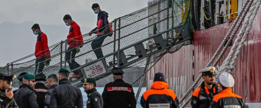 Senza confini non c’è solidarietà: è la Costituzione a indicare la via