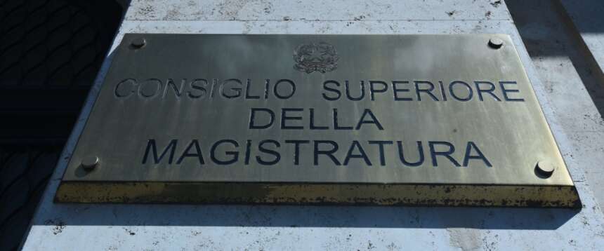 Avances a otto donne, il Csm “perdona” il magistrato: oggi è sostituto procuratore