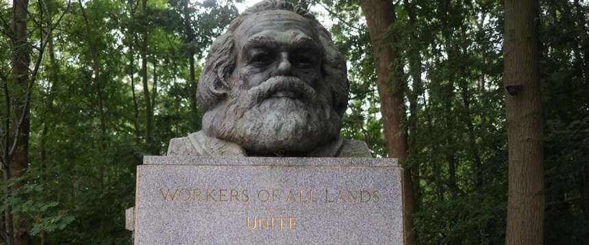 Dio è morto, Marx pure e la democrazia non si sente bene. Ma resta la forma di governo meno peggiore