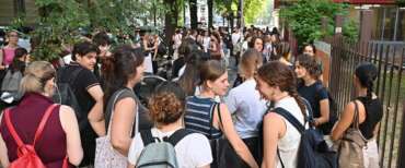 “Odio i disabili” e ustiona con un accendino il compagno di scuola. Nessuno interviene, qualcuno gira un video