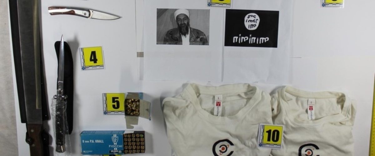 custodiva in casa un arsenale e manuali con finalit224 terroristiche a salerno arrestato una studente di 21 anni da Secoloditalia.it custodiva in casa un arsenale e manuali con finalit224 terroristiche a salerno arrestato una studente di 21 anni