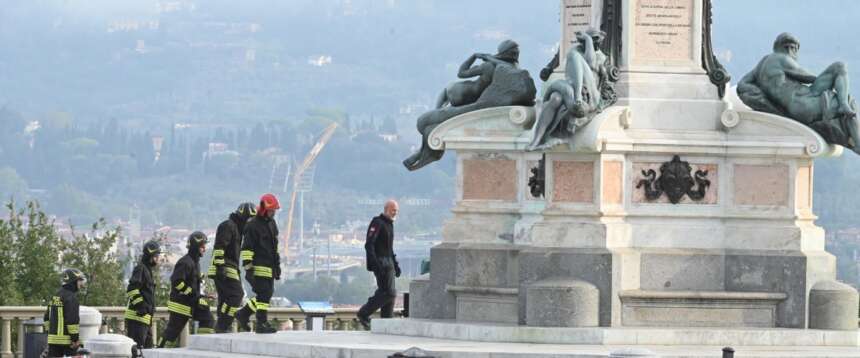 Firenze, falso allarme bomba sotto il David: denunciato un 49enne. Incastrato dai video della sorveglianza
