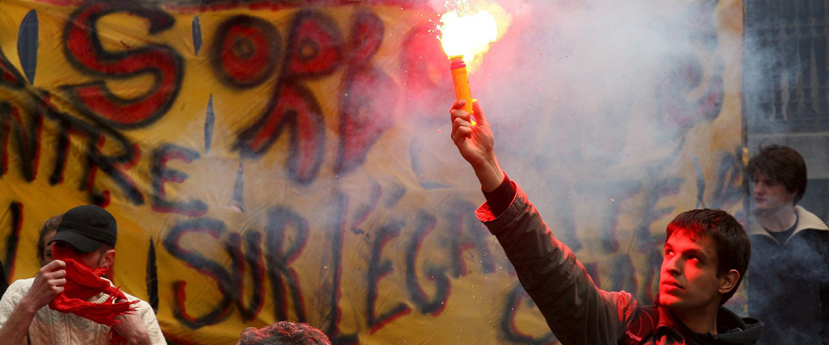 incubo sessantotto studenti scatenati in francia scontri e feriti e a parigi arriva la sinistra studentesca italiana da Secoloditalia.it incubo sessantotto studenti scatenati in francia scontri e feriti e a parigi arriva la sinistra studentesca italiana