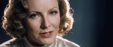 Un fotogramma della pubblicità di SKF Group che utilizza l’immagine di Greta Garbo ricostruita con l’Intelligenza artificiale