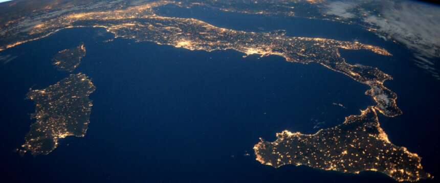 Confindustria rivede al rialzo le stime di crescita del Pil 2026: +1%. Investimenti e Pnrr trainano l’economia italiana