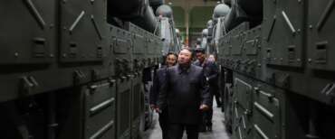 Kim Jong Un è vivo o morto? Le voci dalla Cina, il mistero sul coma e le foto del dittatore tra scarpe e cappotti. È giallo