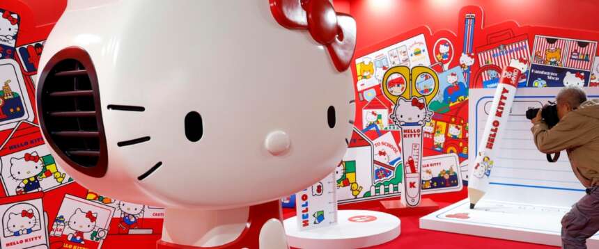 Scoppia il caso “Vivant”, serie giapponese che offende Pechino. E La Cina se la prende anche con Hello Kitty
