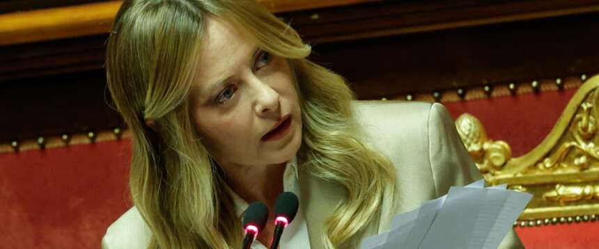 Meloni scuote l’Ue: “Basta regole sbagliate, difendiamo cittadini e imprese”. E annuncia: “lavoriamo per una bolletta più leggera”