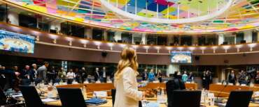 ETS, l’Europa apre alla revisione delle regole sulle emissioni: tre segnali in pochi giorni, decisiva la spinta italiana
