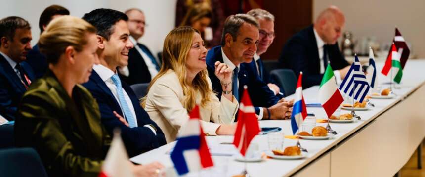 Bruxelles, Meloni al tavolo informale sull’immigrazione: rivedere le norme Ue sul trattenimento degli irregolari